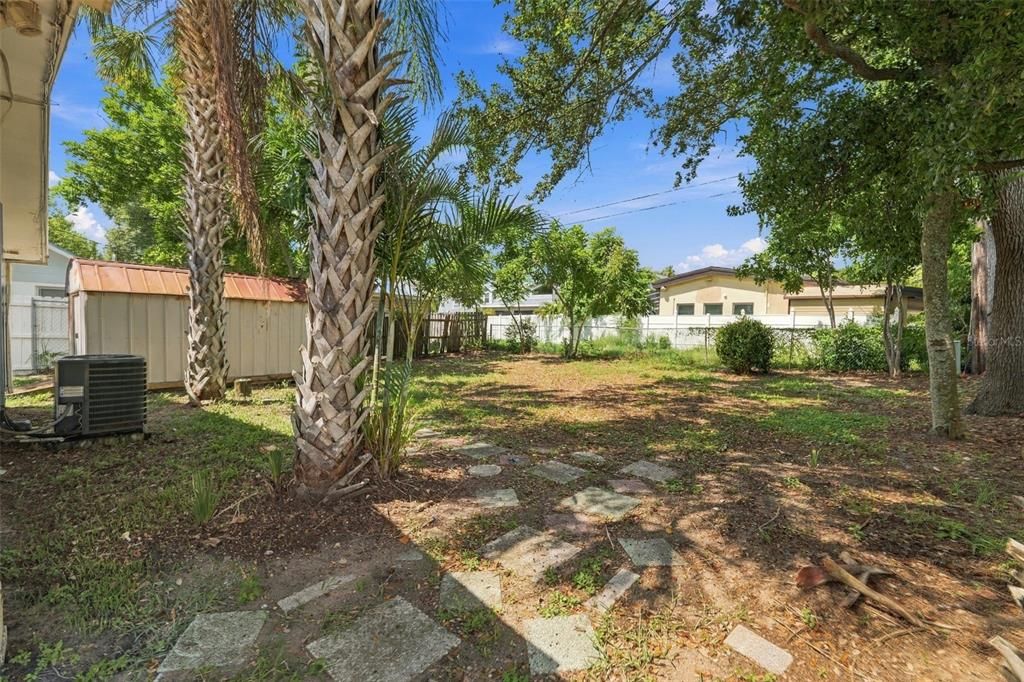 For Rent: $2,300 (2 beds, 1 baths, 1072 Square Feet)