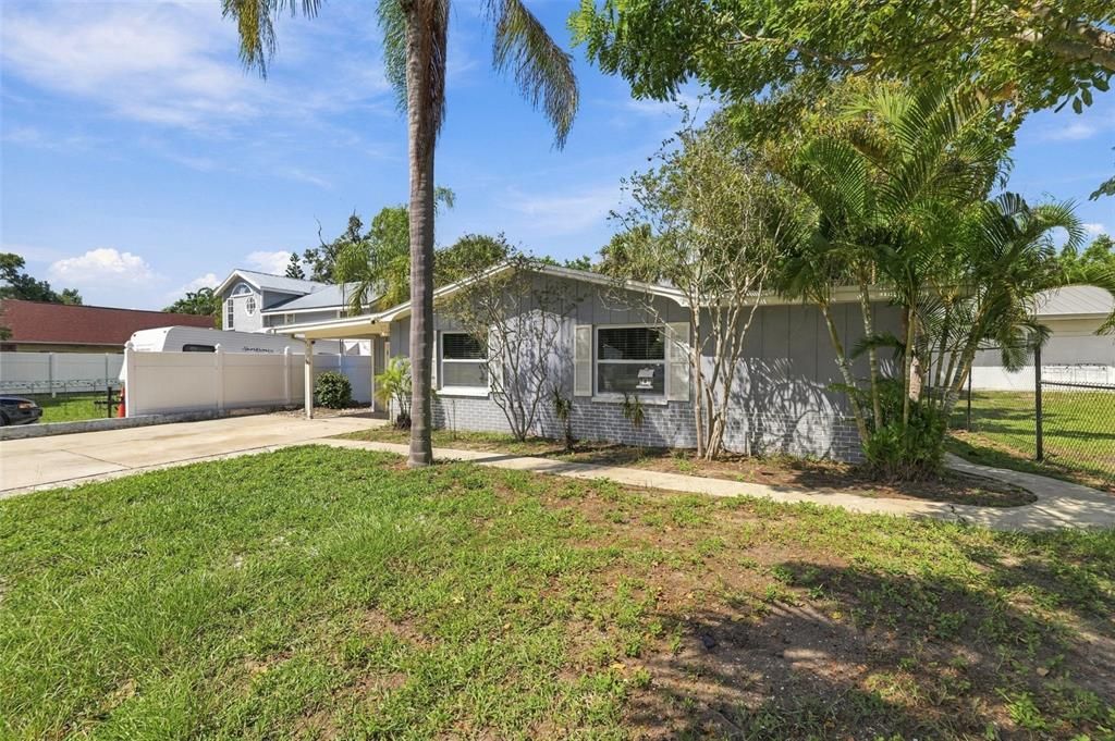 For Rent: $2,300 (2 beds, 1 baths, 1072 Square Feet)