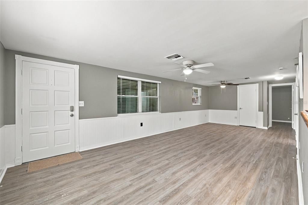 For Rent: $2,300 (2 beds, 1 baths, 1072 Square Feet)
