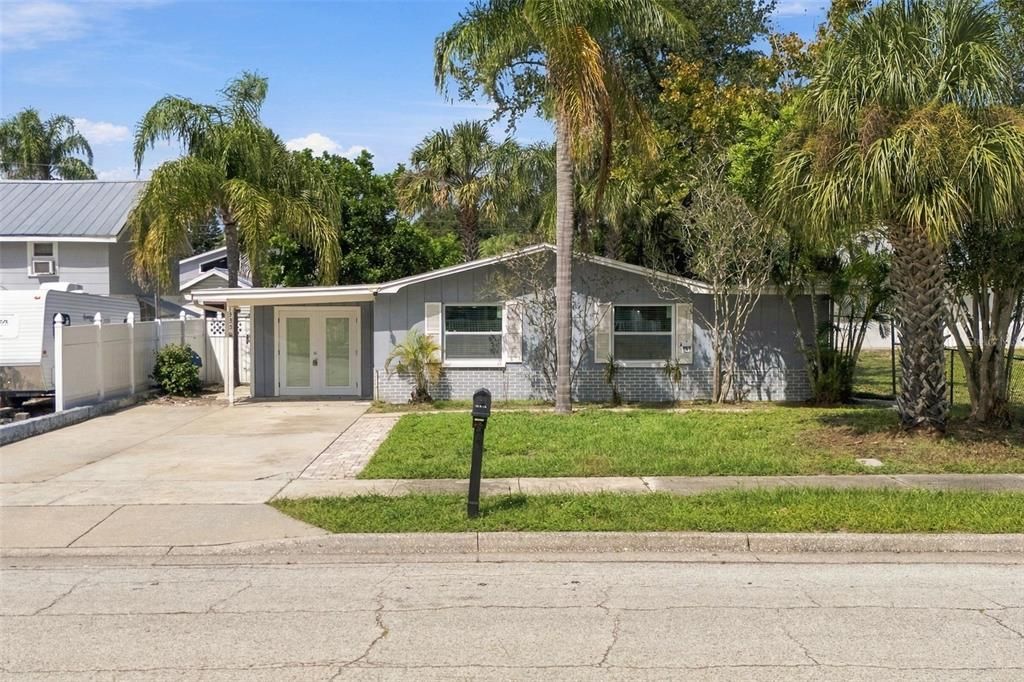For Rent: $2,300 (2 beds, 1 baths, 1072 Square Feet)