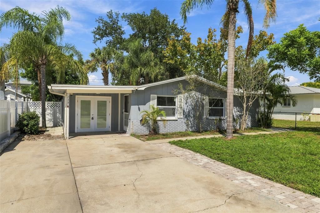For Rent: $2,300 (2 beds, 1 baths, 1072 Square Feet)