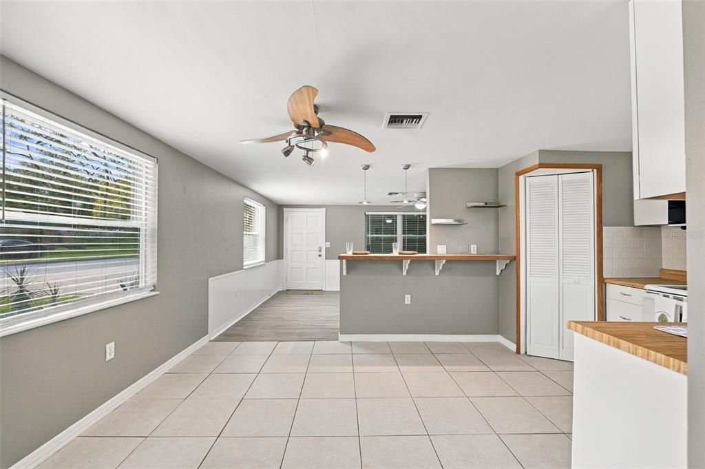 For Rent: $2,300 (2 beds, 1 baths, 1072 Square Feet)
