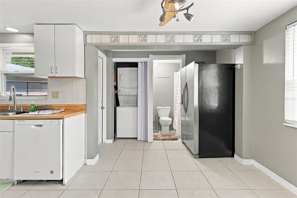 For Rent: $2,300 (2 beds, 1 baths, 1072 Square Feet)