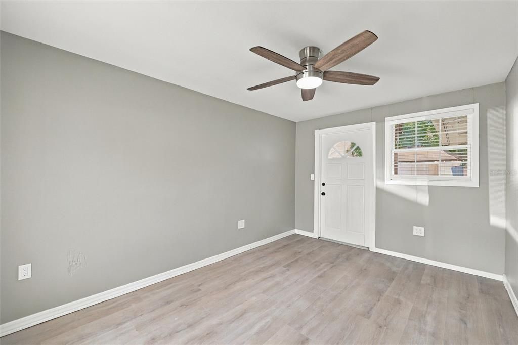 For Rent: $2,300 (2 beds, 1 baths, 1072 Square Feet)