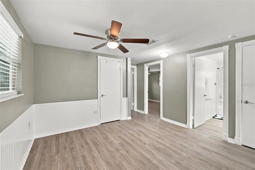 For Rent: $2,300 (2 beds, 1 baths, 1072 Square Feet)