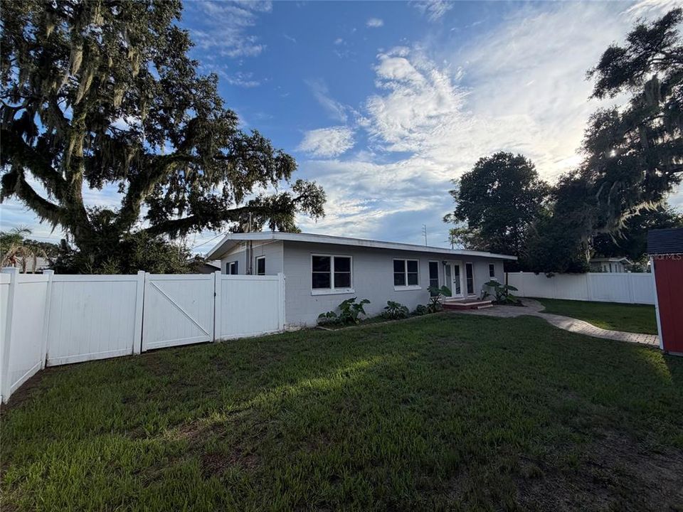 For Sale: $239,900 (4 beds, 2 baths, 1242 Square Feet)