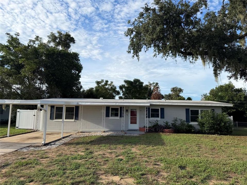 For Sale: $239,900 (4 beds, 2 baths, 1242 Square Feet)