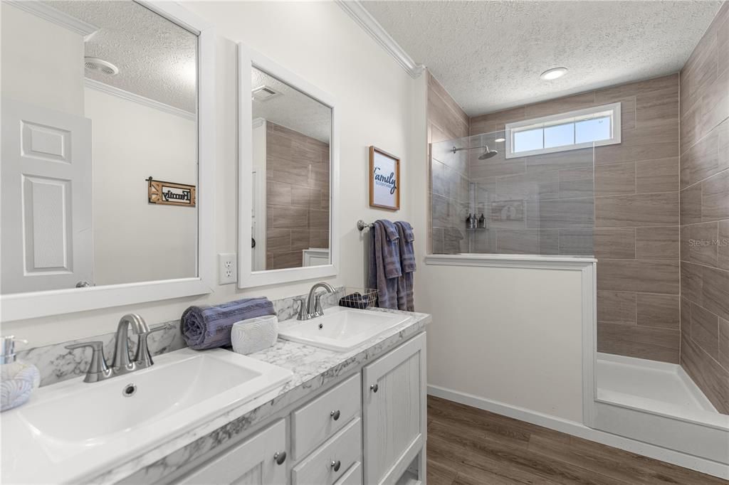 For Sale: $289,900 (3 beds, 2 baths, 1841 Square Feet)