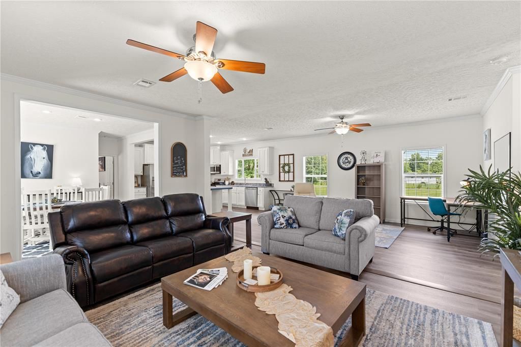For Sale: $289,900 (3 beds, 2 baths, 1841 Square Feet)