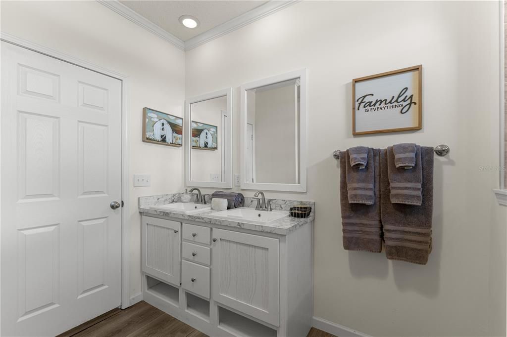 For Sale: $289,900 (3 beds, 2 baths, 1841 Square Feet)