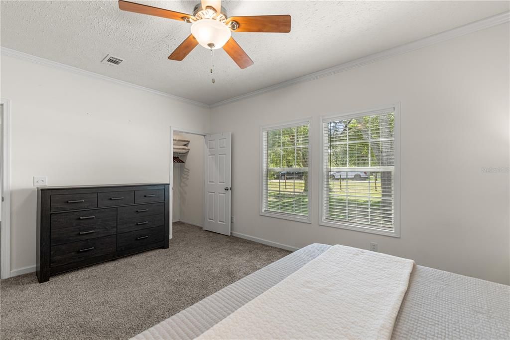 For Sale: $289,900 (3 beds, 2 baths, 1841 Square Feet)