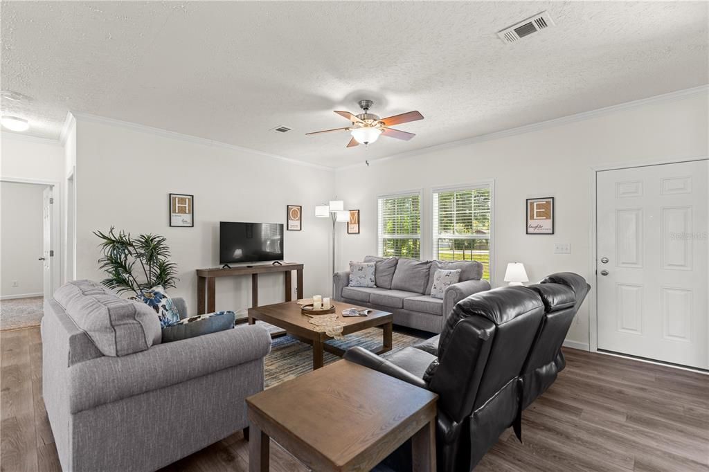 For Sale: $289,900 (3 beds, 2 baths, 1841 Square Feet)