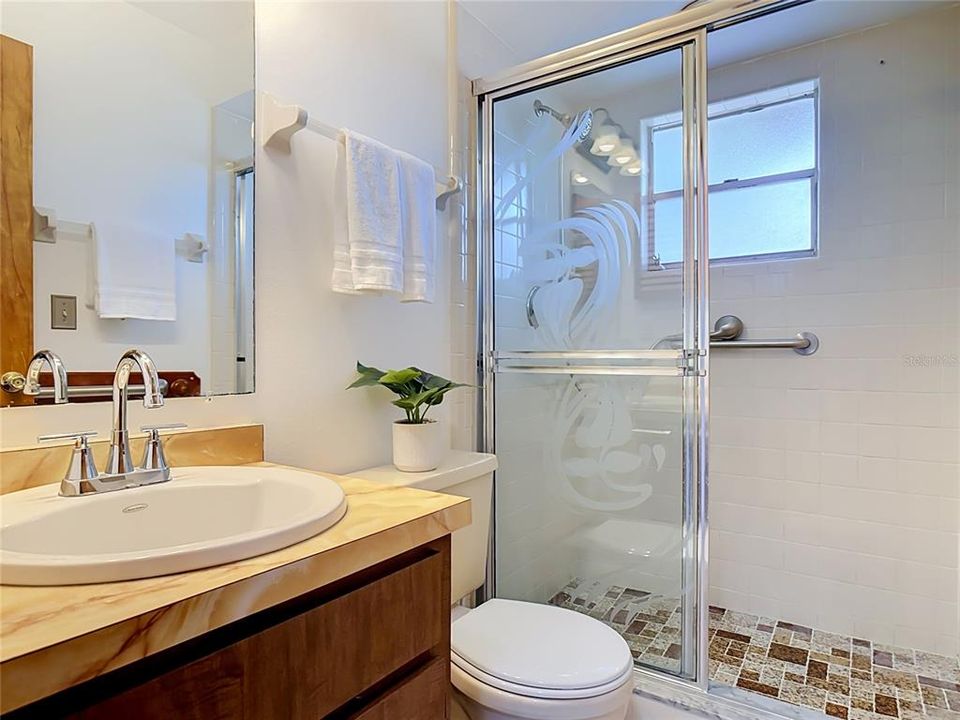 For Sale: $265,000 (3 beds, 2 baths, 1307 Square Feet)