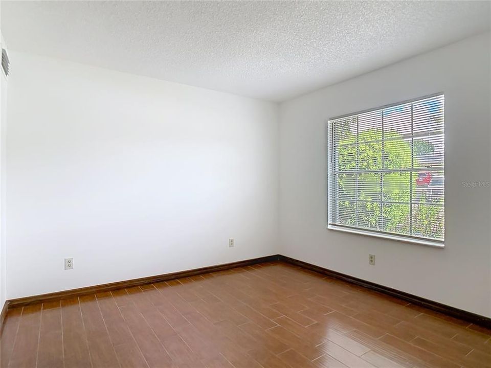For Sale: $265,000 (3 beds, 2 baths, 1307 Square Feet)