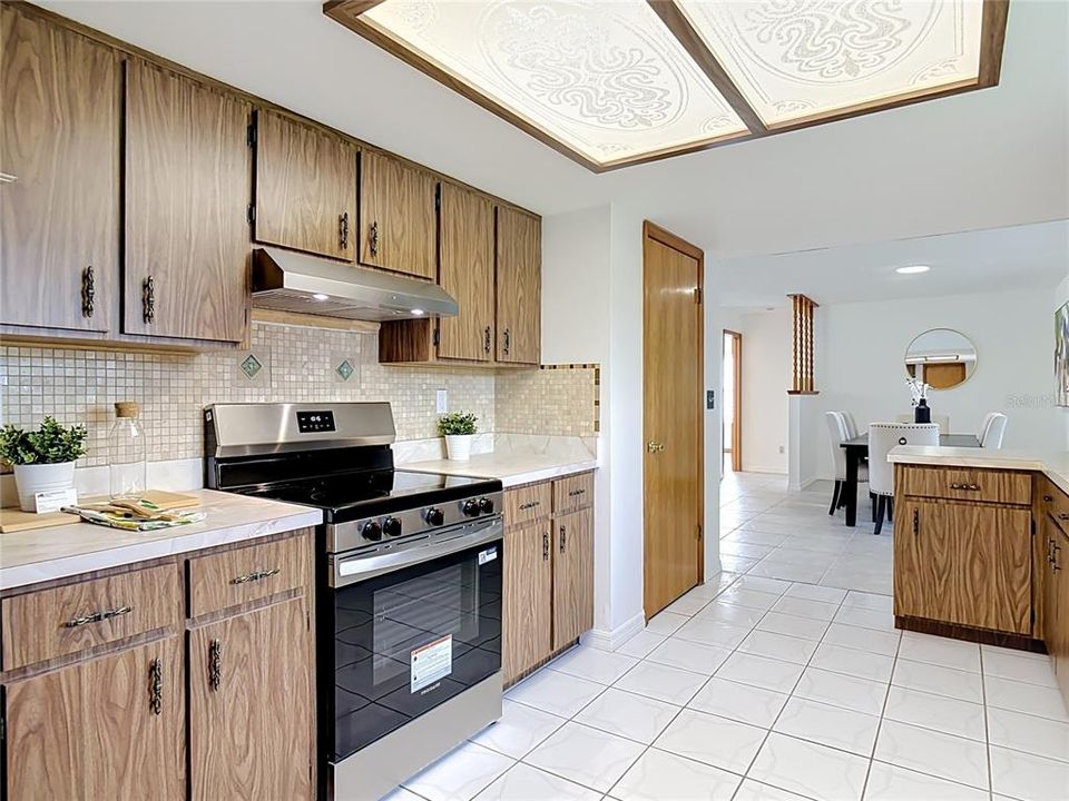 For Sale: $265,000 (3 beds, 2 baths, 1307 Square Feet)