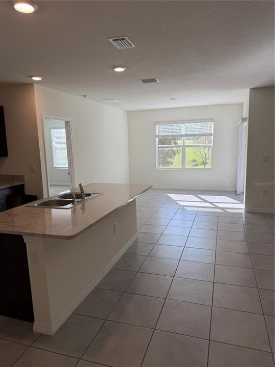 For Rent: $2,000 (3 beds, 2 baths, 1670 Square Feet)