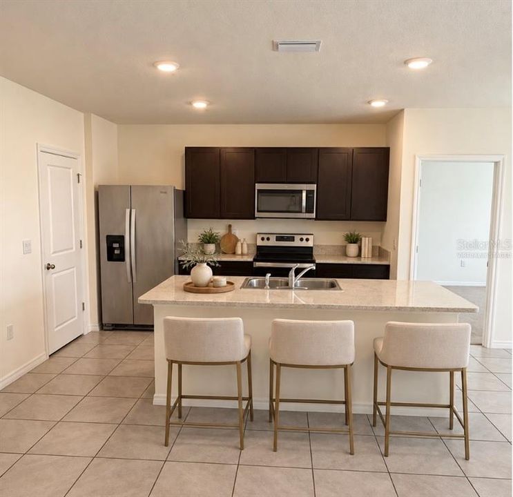 For Rent: $2,000 (3 beds, 2 baths, 1670 Square Feet)