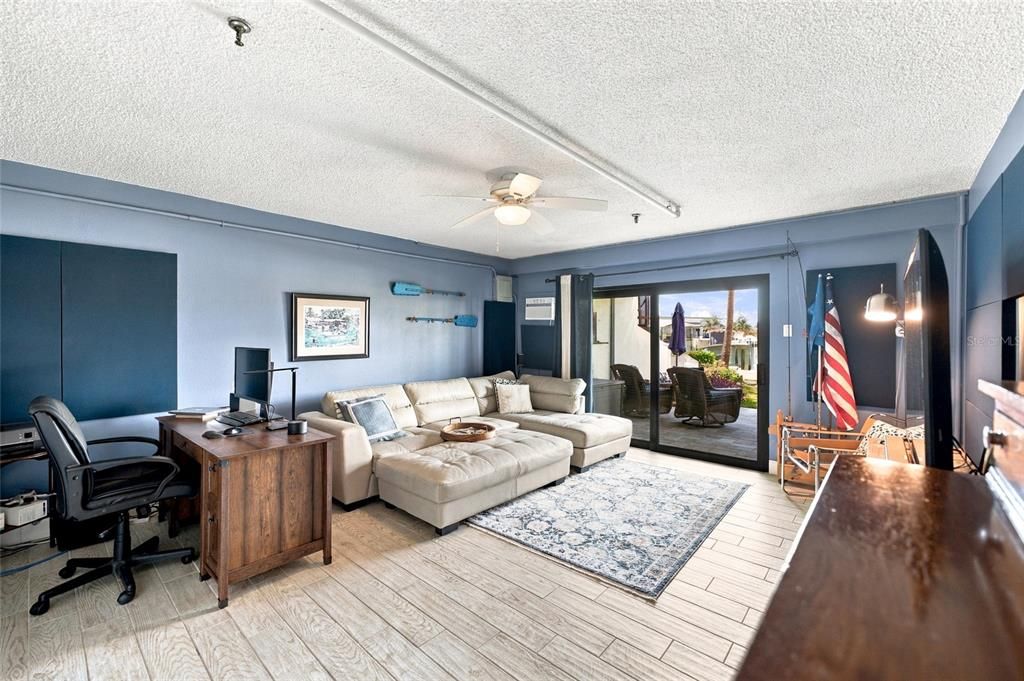 For Sale: $850,000 (3 beds, 2 baths, 1660 Square Feet)