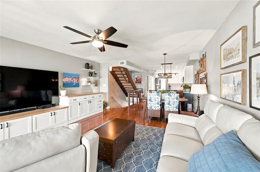 For Sale: $850,000 (3 beds, 2 baths, 1660 Square Feet)