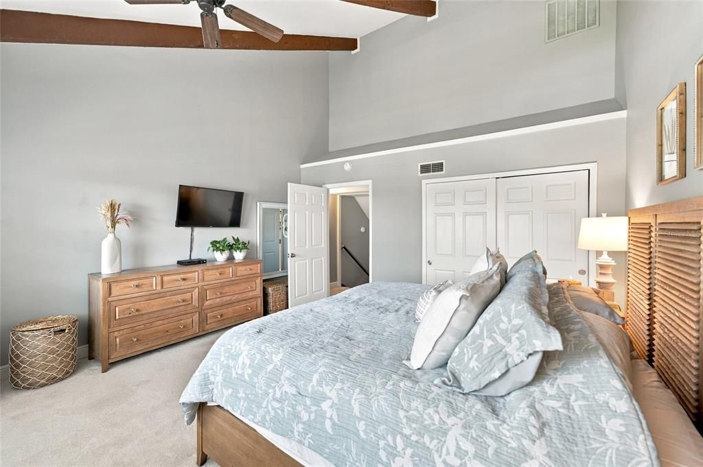 For Sale: $850,000 (3 beds, 2 baths, 1660 Square Feet)