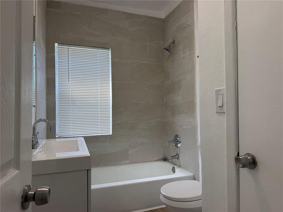 En Venta: $229,900 (2 camas, 2 baños, 760 Pies cuadrados)