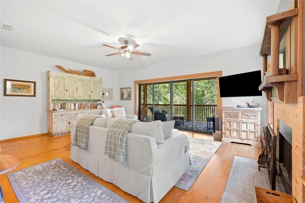 En Venta: $425,000 (2 camas, 1 baños, 1045 Pies cuadrados)
