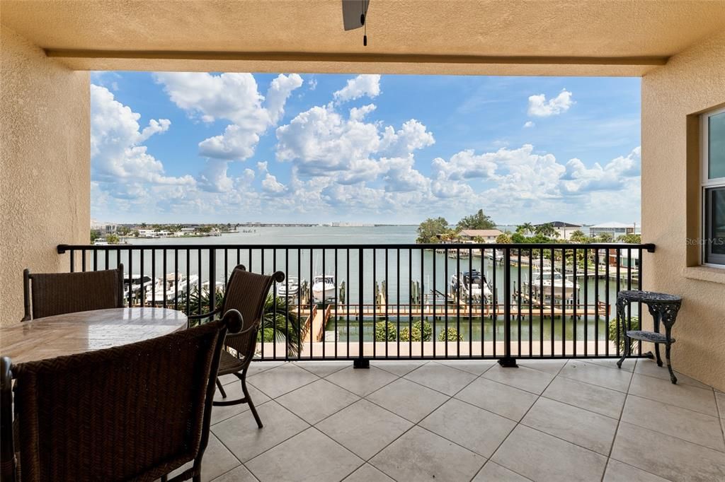 For Sale: $1,725,000 (3 beds, 3 baths, 2460 Square Feet)