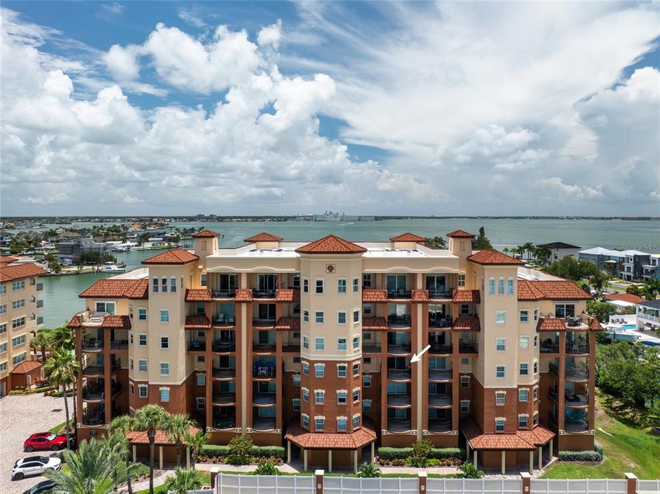 For Sale: $1,725,000 (3 beds, 3 baths, 2460 Square Feet)