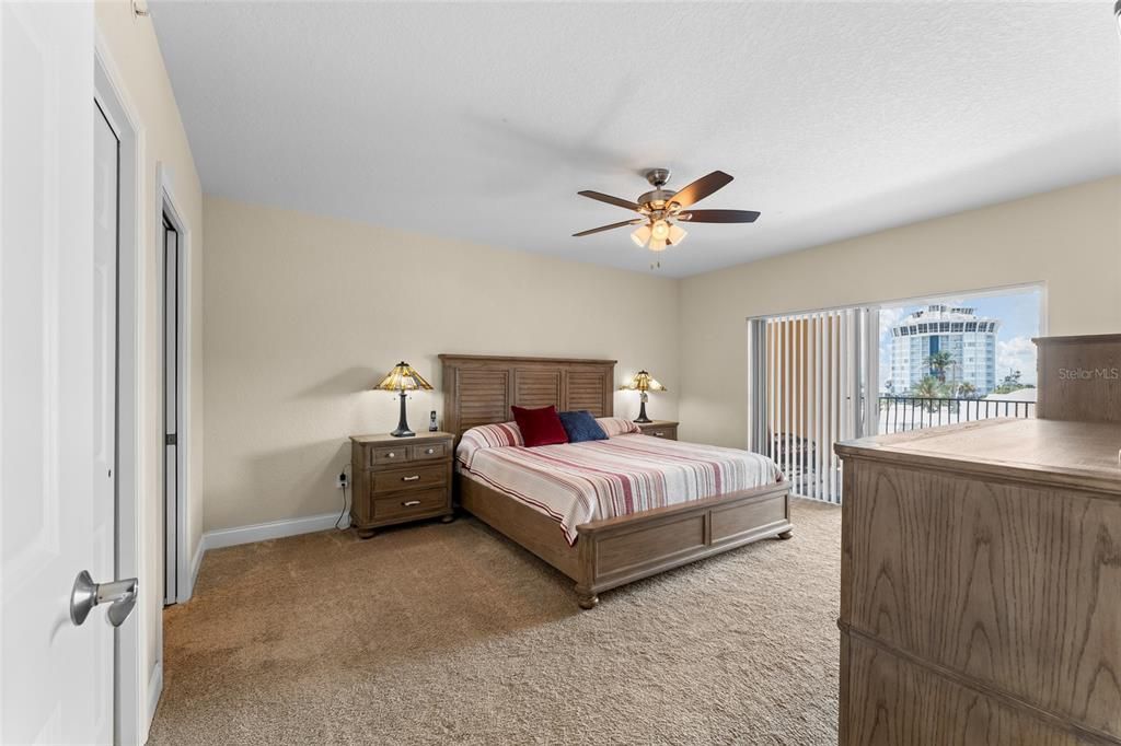 For Sale: $1,725,000 (3 beds, 3 baths, 2460 Square Feet)