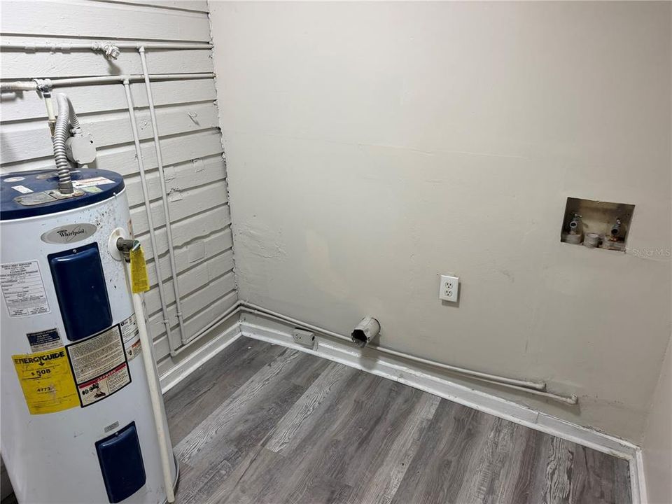 На продажу: $209,900 (2 спален, 1 ванн, 720 Квадратных фут)