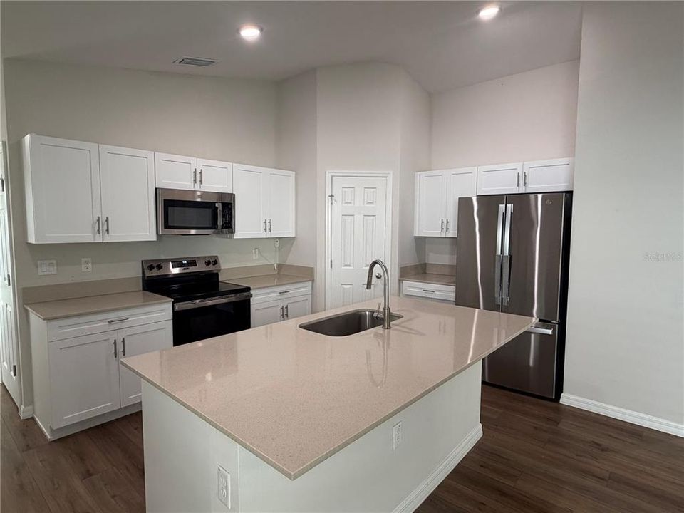 For Rent: $2,000 (3 beds, 2 baths, 1615 Square Feet)