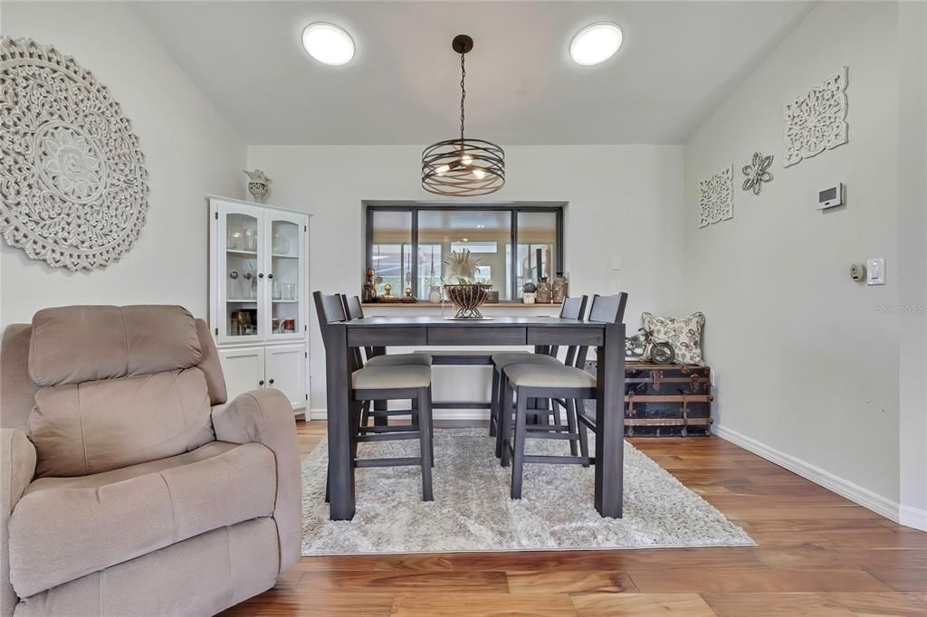 En Venta: $439,900 (3 camas, 2 baños, 1902 Pies cuadrados)