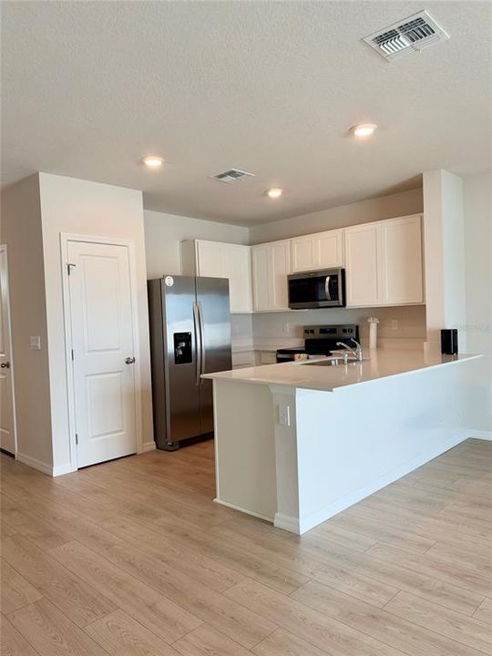 For Rent: $2,200 (3 beds, 2 baths, 1464 Square Feet)