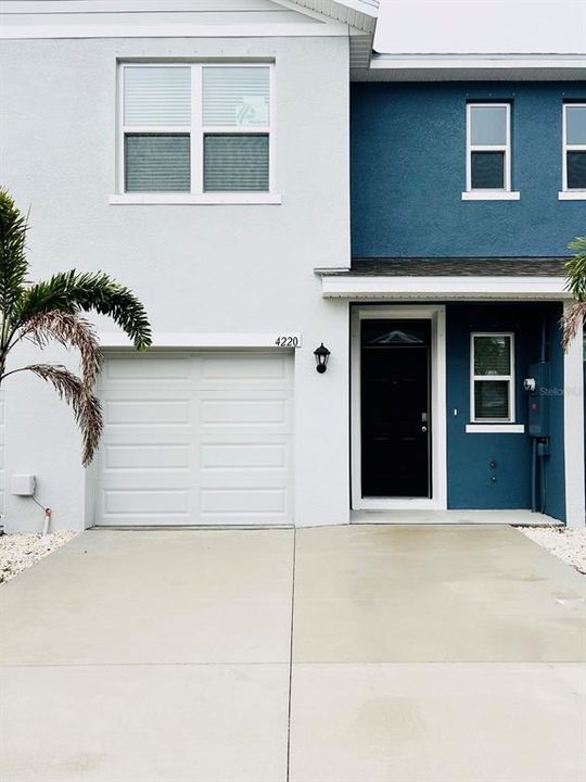 For Rent: $2,200 (3 beds, 2 baths, 1464 Square Feet)