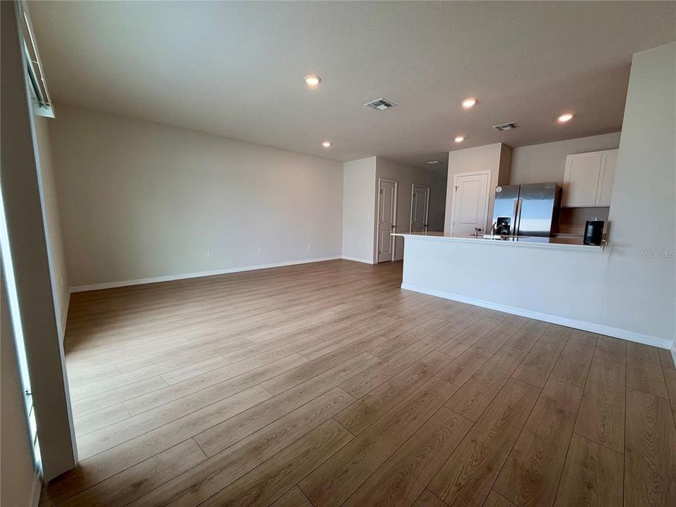 For Rent: $2,200 (3 beds, 2 baths, 1464 Square Feet)