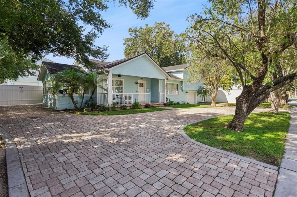 For Sale: $1,425,000 (5 beds, 4 baths, 3298 Square Feet)