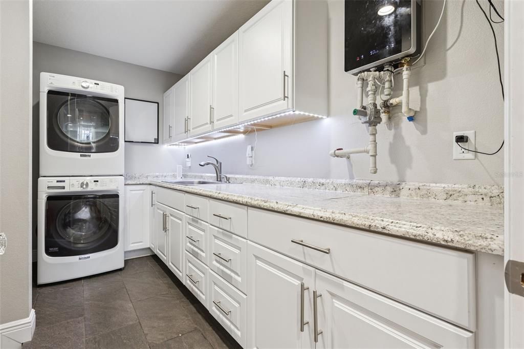 For Sale: $1,425,000 (5 beds, 4 baths, 3298 Square Feet)