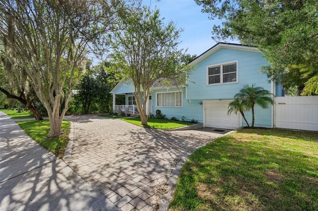 For Sale: $1,425,000 (5 beds, 4 baths, 3298 Square Feet)