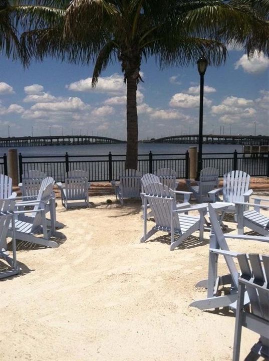 For Rent: $1,100 (2 beds, 2 baths, 816 Square Feet)