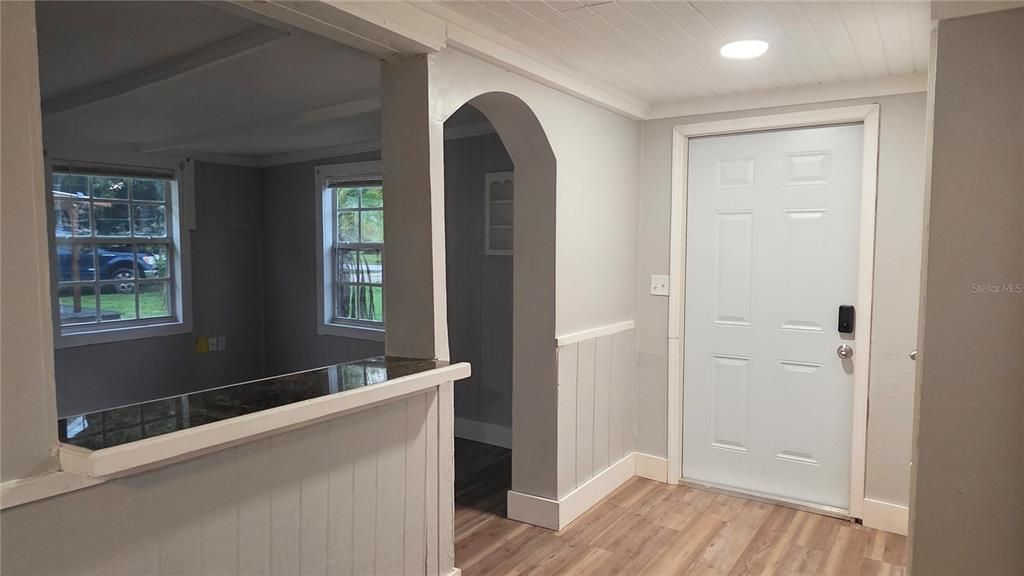 For Rent: $1,100 (2 beds, 2 baths, 816 Square Feet)