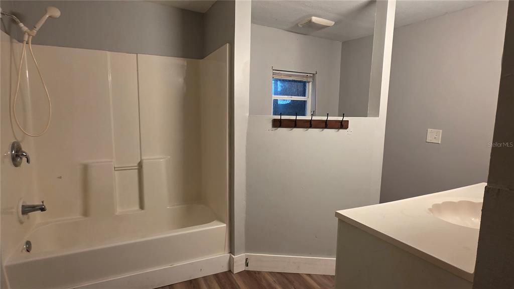 For Rent: $1,100 (2 beds, 2 baths, 816 Square Feet)