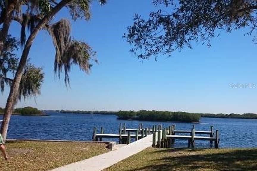 For Rent: $1,100 (2 beds, 2 baths, 816 Square Feet)