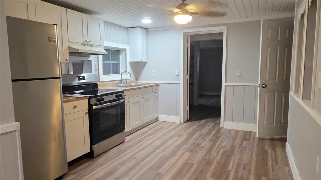 For Rent: $1,100 (2 beds, 2 baths, 816 Square Feet)