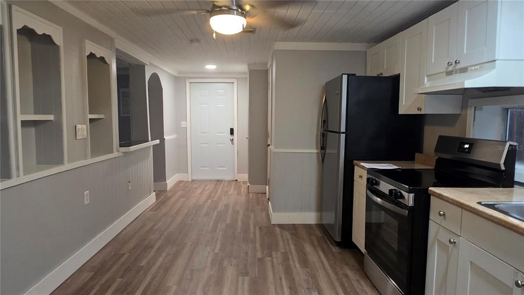 For Rent: $1,100 (2 beds, 2 baths, 816 Square Feet)