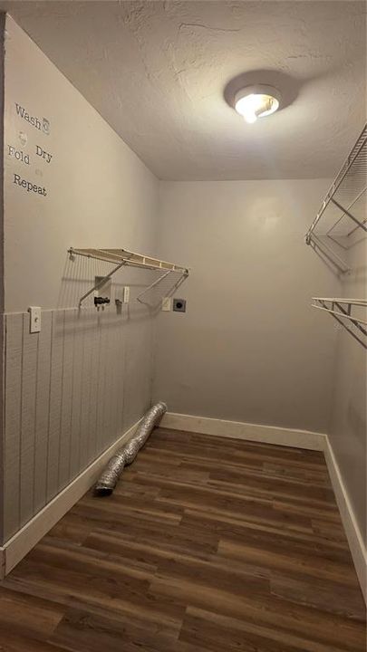 For Rent: $1,100 (2 beds, 2 baths, 816 Square Feet)