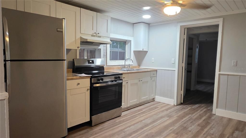 For Rent: $1,100 (2 beds, 2 baths, 816 Square Feet)