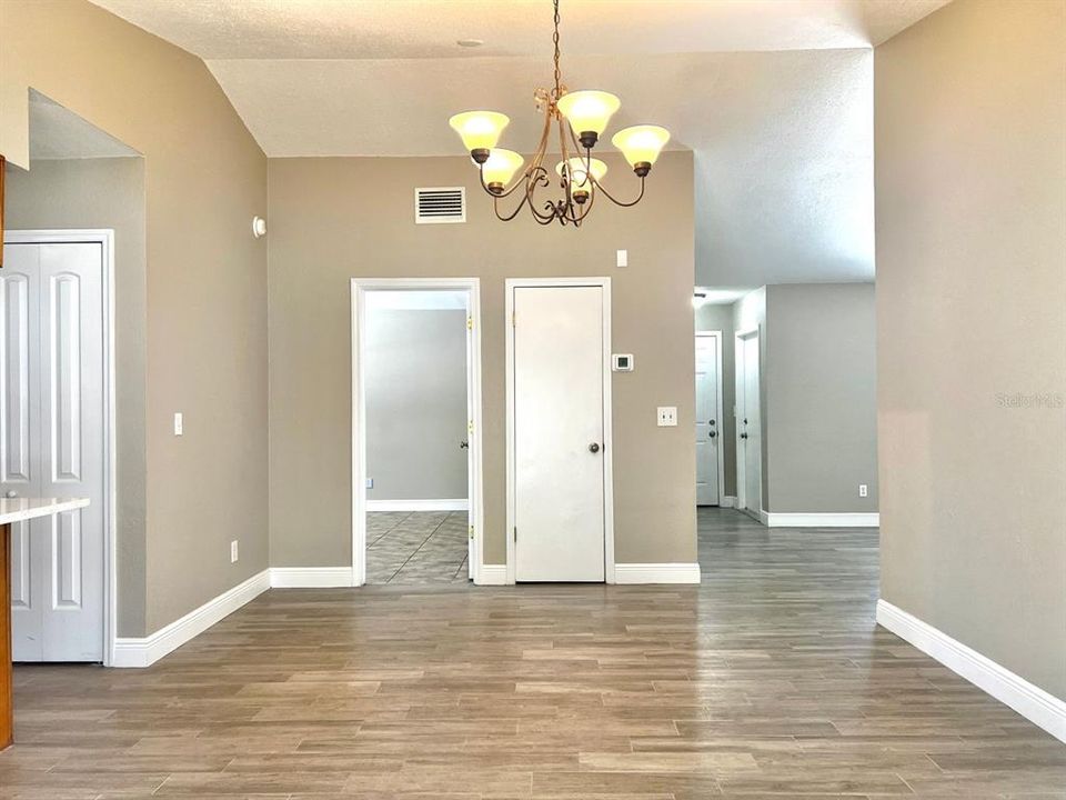 For Rent: $2,198 (3 beds, 2 baths, 1851 Square Feet)