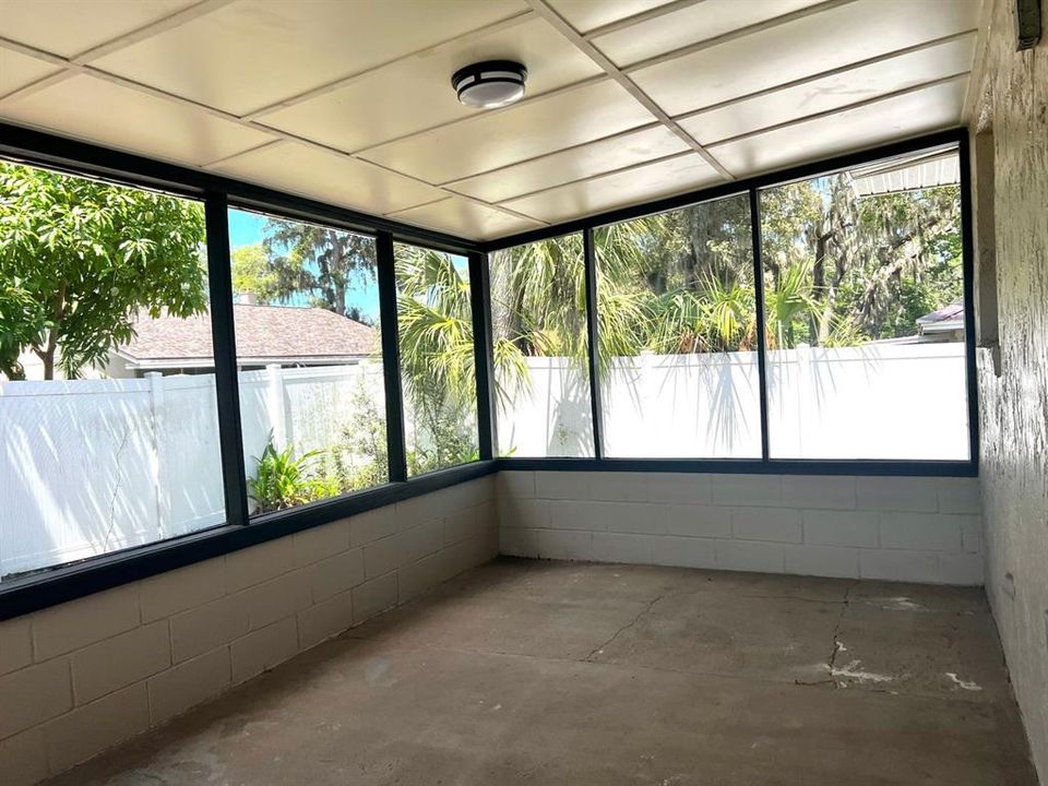 For Rent: $2,198 (3 beds, 2 baths, 1851 Square Feet)