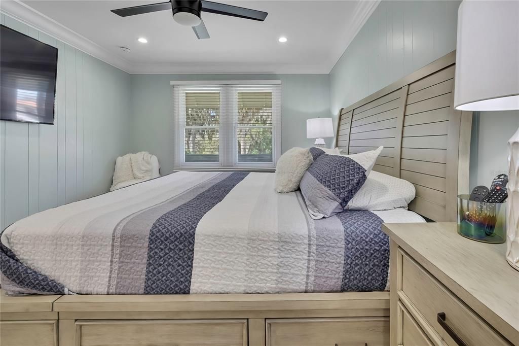 For Rent: $3,000 (2 beds, 2 baths, 1060 Square Feet)