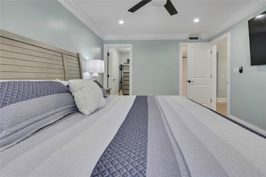 For Rent: $3,000 (2 beds, 2 baths, 1060 Square Feet)